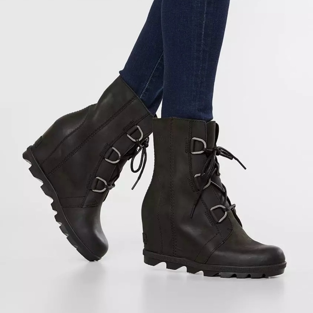 Sorel Wedge Boots 8.5